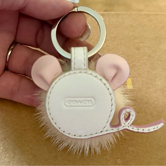 VERY VERY RARE Coach White Mink Fur Mouse Keychain Fob Bag Charm - Picture 3 of 4